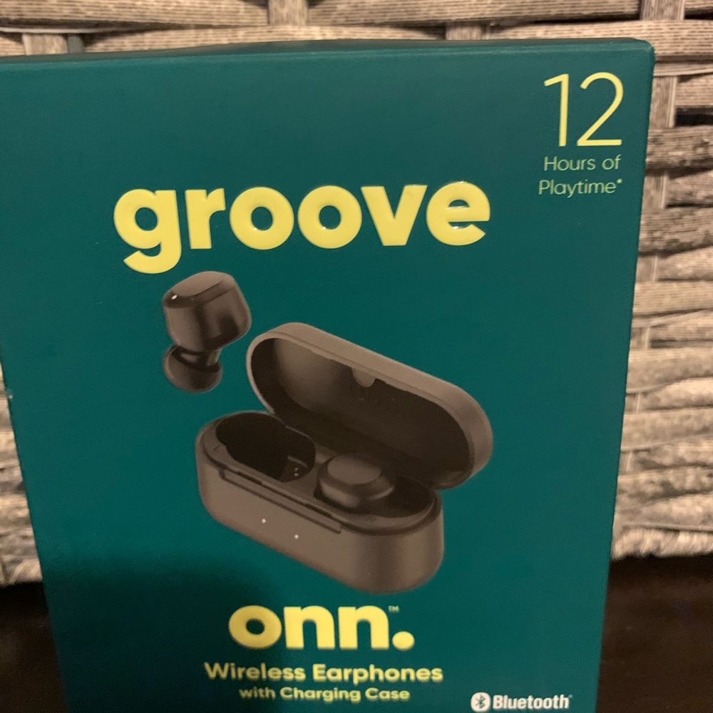 Black Groove Onn earphones opened box